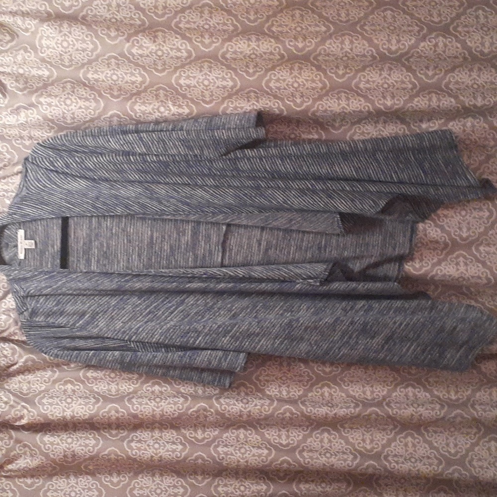 STUDIO WORKS XL Woman's light weight cardigan. Good condition TOP ONLY